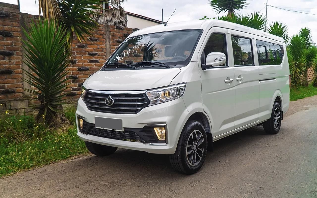 V7 Furgón Cargo - Imagen 1